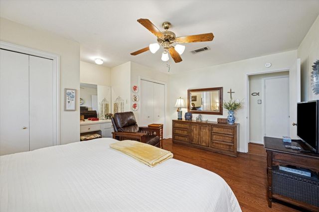 10443 Collingswood Road, La Porte, TX 77571