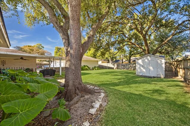 10443 Collingswood Road, La Porte, TX 77571