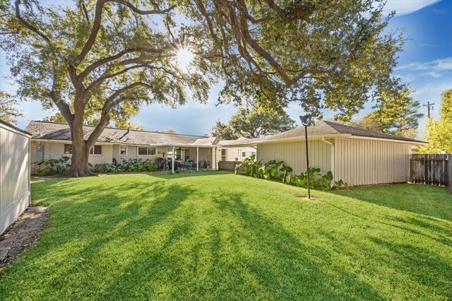 10443 Collingswood Road, La Porte, TX 77571