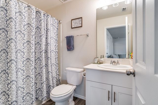 404 Glendale Drive, Van Alstyne, TX 75495