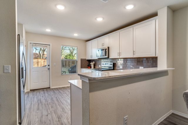 404 Glendale Drive, Van Alstyne, TX 75495