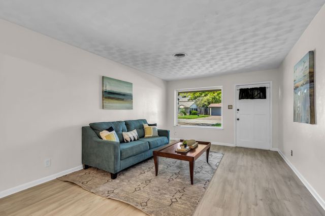 3010 Topaz Lane, Farmers Branch, TX 75234