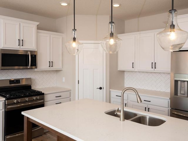 17940 Greenwich Way, Lakeville, MN 55044