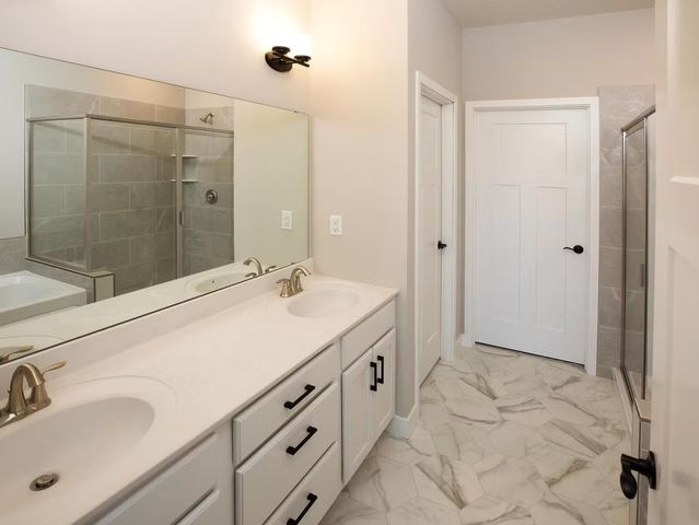 17940 Greenwich Way, Lakeville, MN 55044