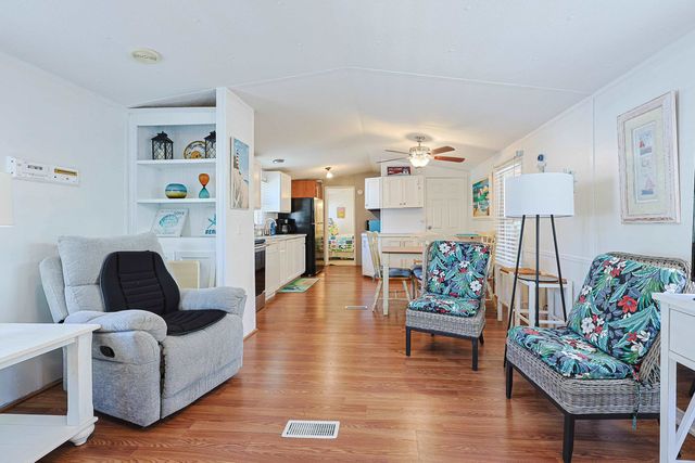 11 Spinnaker Ln., Murrells Inlet, SC 29576