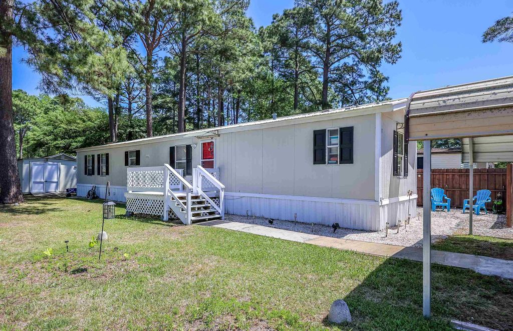 11 Spinnaker Ln., Murrells Inlet, SC 29576