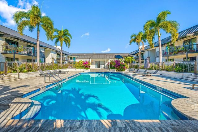 3909 W CLEVELAND STREET, Tampa, FL 33609