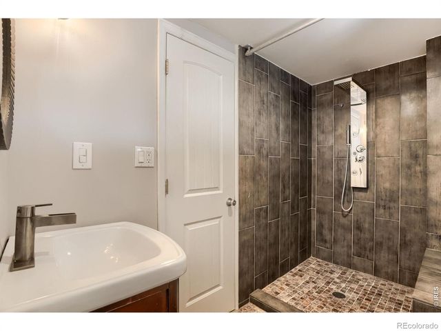 2929 Curtis Street, Denver, CO 80205