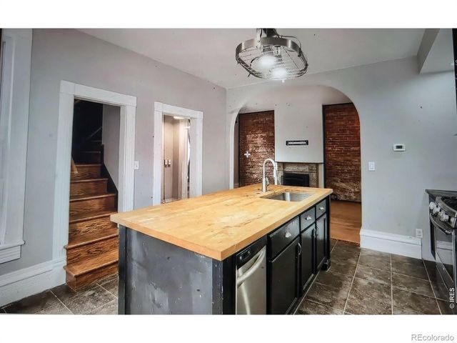 2929 Curtis Street, Denver, CO 80205
