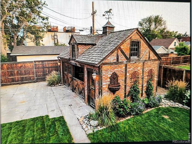 2929 Curtis Street, Denver, CO 80205