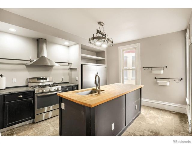 2929 Curtis Street, Denver, CO 80205