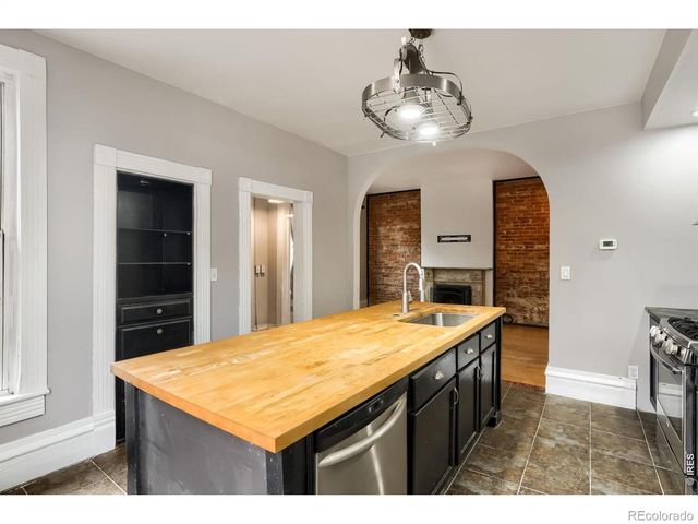 2929 Curtis Street, Denver, CO 80205