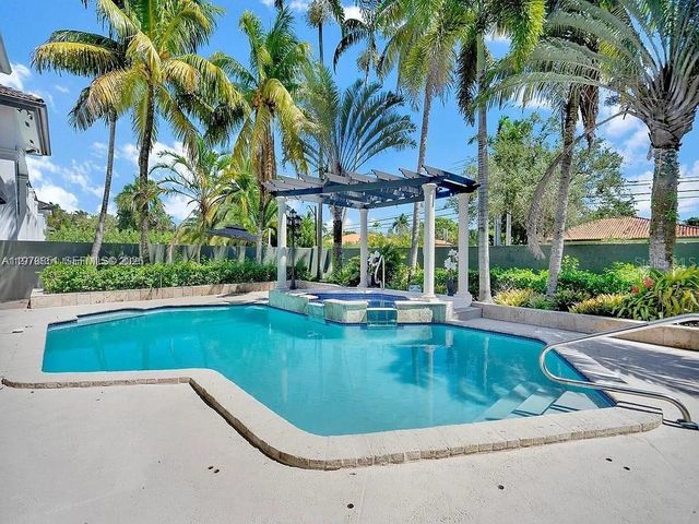 15945 NW 82nd Ct, Miami Lakes, FL 33016