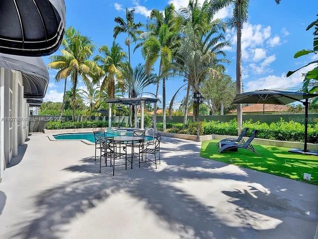 15945 NW 82nd Ct, Miami Lakes, FL 33016