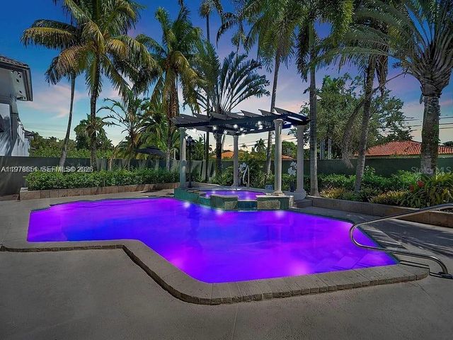 15945 NW 82nd Ct, Miami Lakes, FL 33016