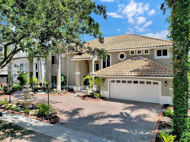 15945 NW 82nd Ct, Miami Lakes, FL 33016