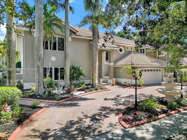 15945 NW 82nd Ct, Miami Lakes, FL 33016