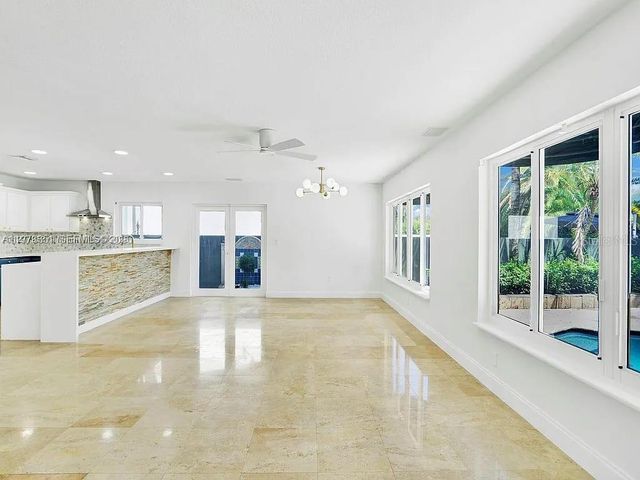 15945 NW 82nd Ct, Miami Lakes, FL 33016