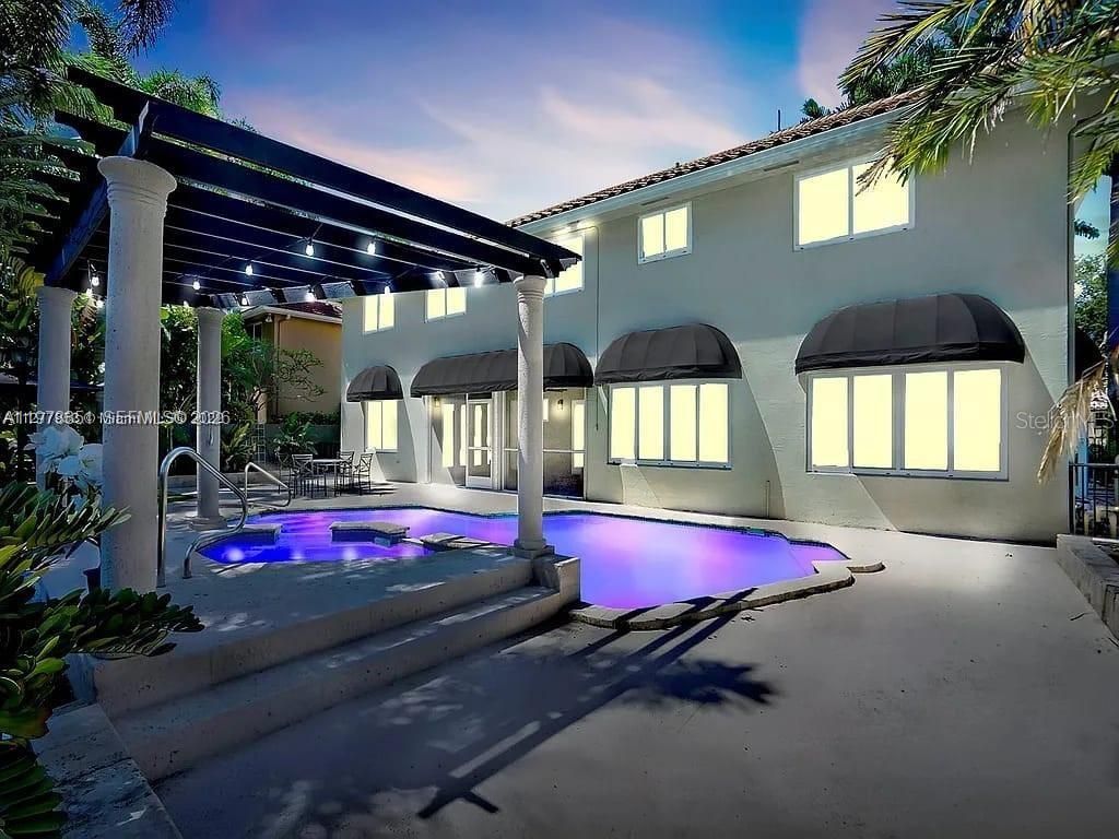 15945 NW 82nd Ct, Miami Lakes, FL 33016