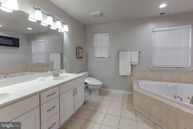 800 CURRAN CT, Galloway, NJ 08205