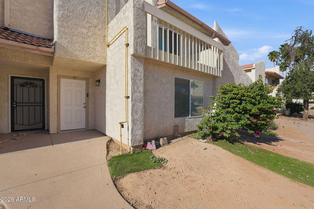 Image 2 of property listing at 3840 N 43RD Avenue 48, Phoenix, AZ 85031