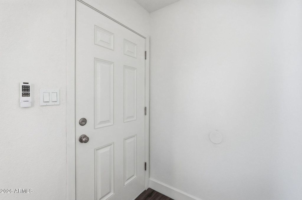 Image 3 of property listing at 3840 N 43RD Avenue 48, Phoenix, AZ 85031