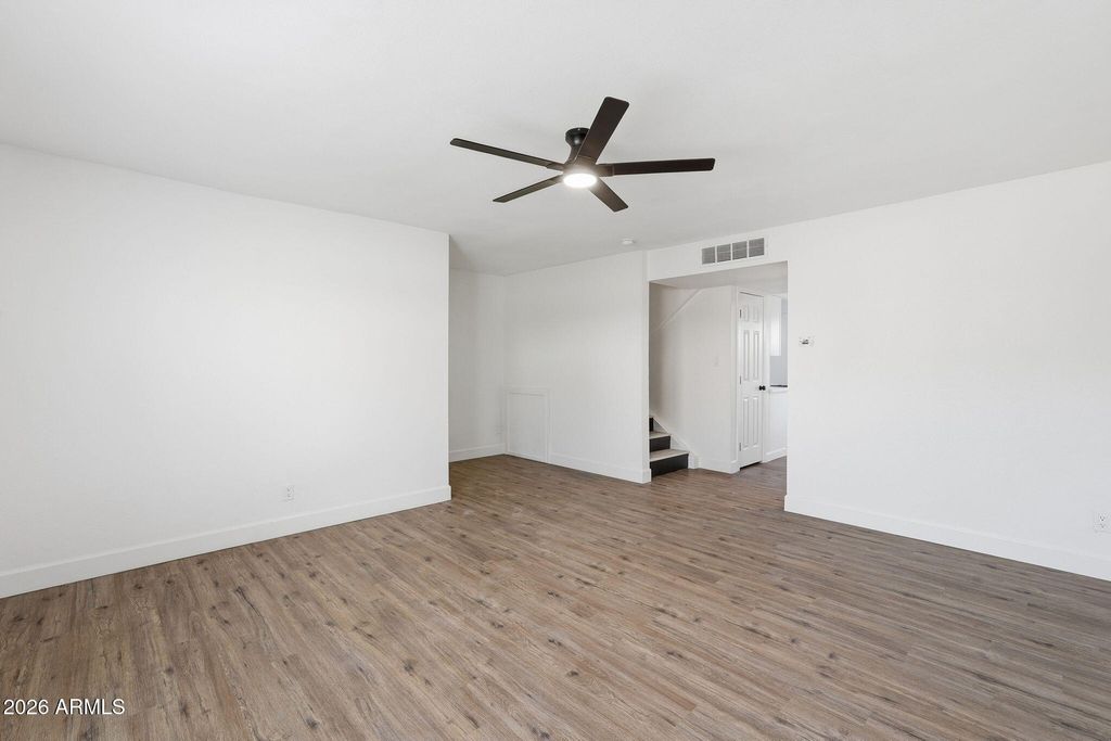 Image 6 of property listing at 3840 N 43RD Avenue 48, Phoenix, AZ 85031