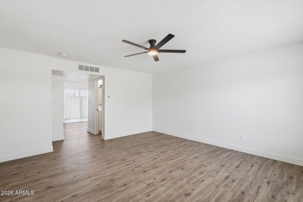 Image 7 of property listing at 3840 N 43RD Avenue 48, Phoenix, AZ 85031