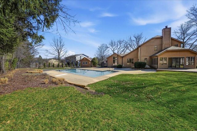 505 Andover Drive, Valparaiso, IN 46383