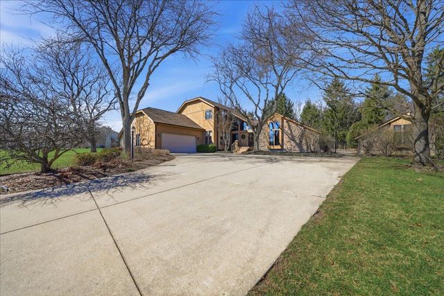 505 Andover Drive, Valparaiso, IN 46383
