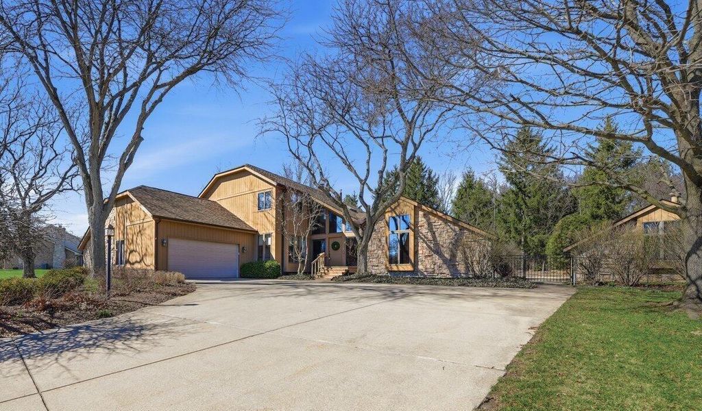 505 Andover Drive, Valparaiso, IN 46383