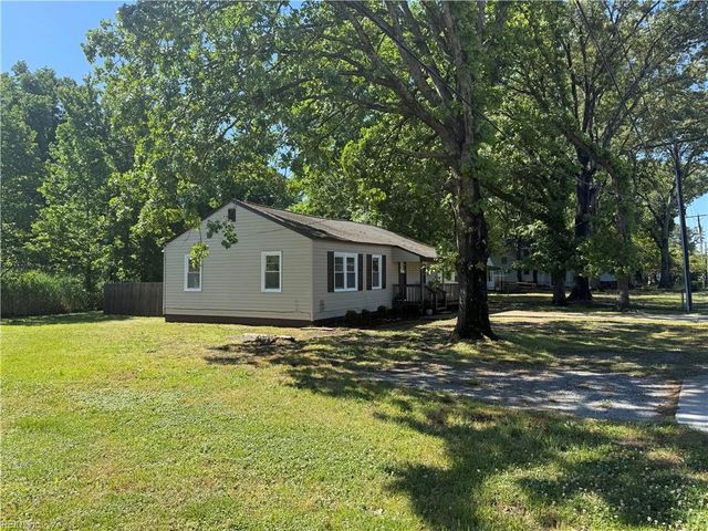 933 Michael DR, Chesapeake, VA 23323
