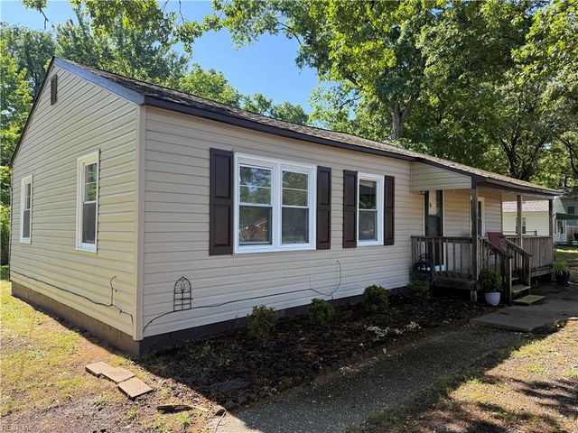 933 Michael DR, Chesapeake, VA 23323