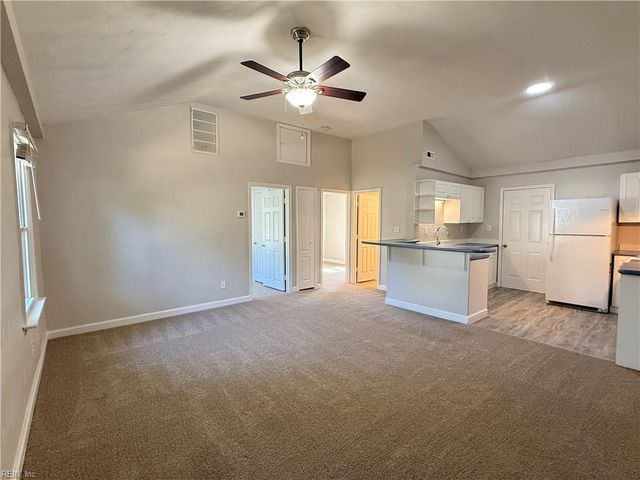 933 Michael DR, Chesapeake, VA 23323