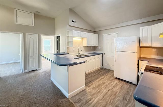 933 Michael DR, Chesapeake, VA 23323
