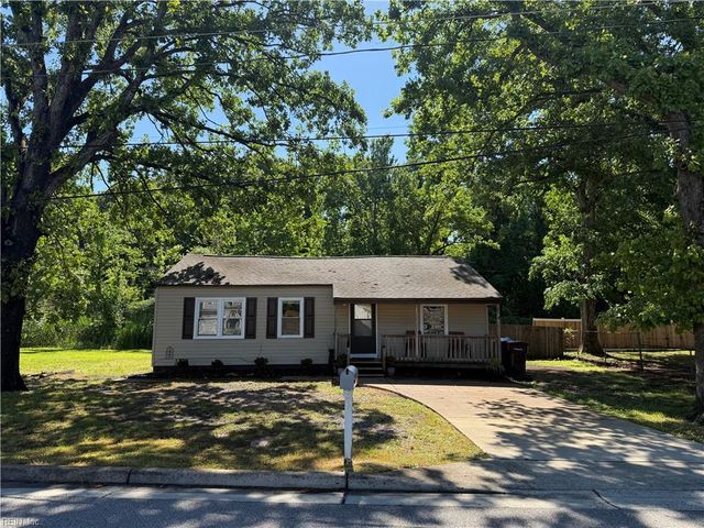 933 Michael DR, Chesapeake, VA 23323
