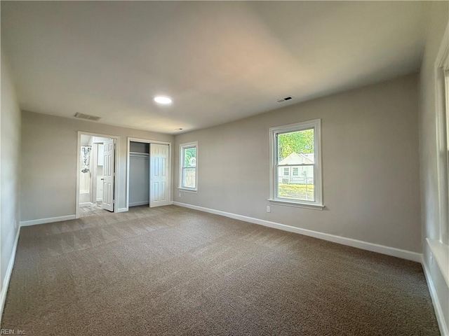 933 Michael DR, Chesapeake, VA 23323