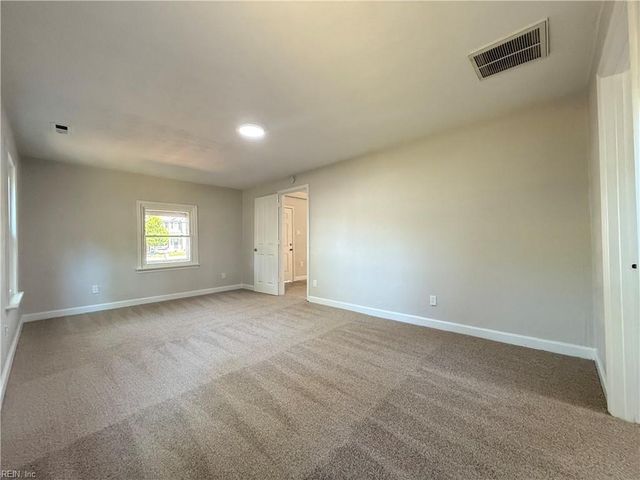 933 Michael DR, Chesapeake, VA 23323