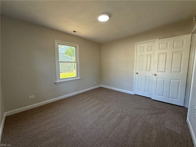 933 Michael DR, Chesapeake, VA 23323