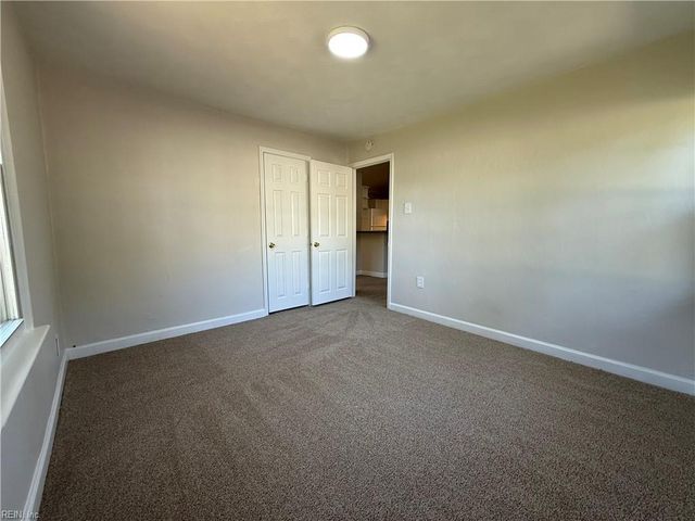933 Michael DR, Chesapeake, VA 23323