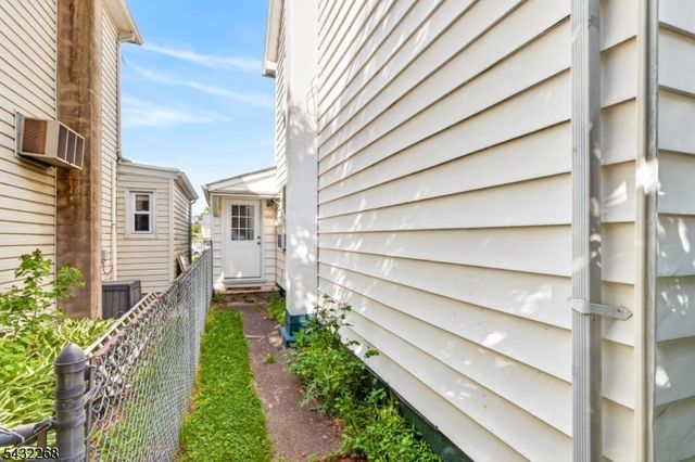 59 Railroad Ave, Phillipsburg Town, NJ 08865