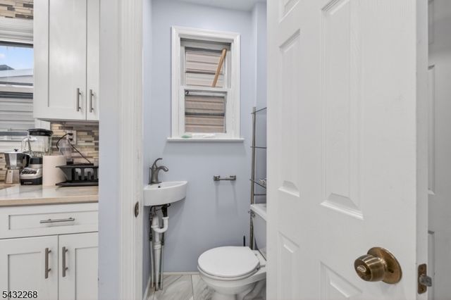 59 Railroad Ave, Phillipsburg Town, NJ 08865