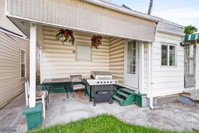 59 Railroad Ave, Phillipsburg Town, NJ 08865