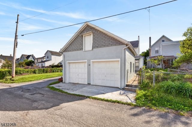 59 Railroad Ave, Phillipsburg Town, NJ 08865