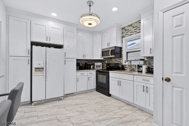59 Railroad Ave, Phillipsburg Town, NJ 08865