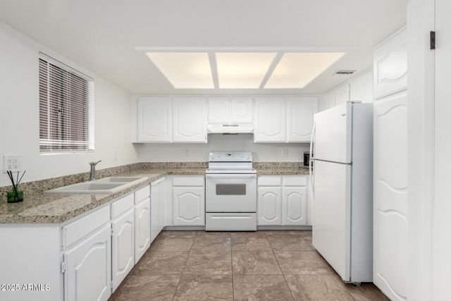 12222 N PARADISE VILLAGE Parkway S 212, Phoenix, AZ 85032