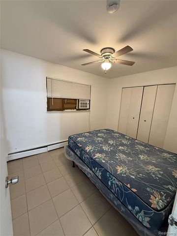 8412 Stephens Road, Warren, MI 48089
