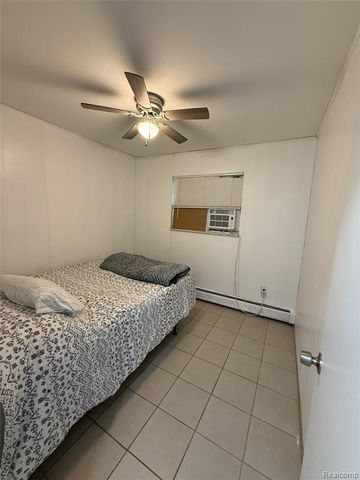 8412 Stephens Road, Warren, MI 48089