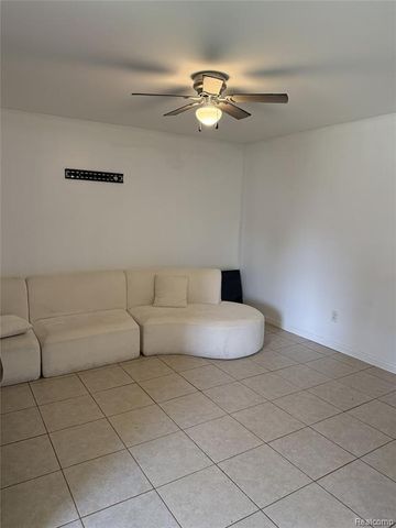 8412 Stephens Road, Warren, MI 48089