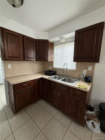 8412 Stephens Road, Warren, MI 48089